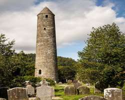 Some important points of attraction in the valley Some important points of attraction in the valley include the round Tower, The Cathedral, the Gateway, St. Kevin?s church, St. Saviour's church, among